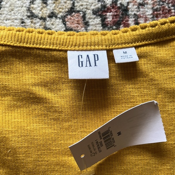 GAP button down top - Picture 2 of 2